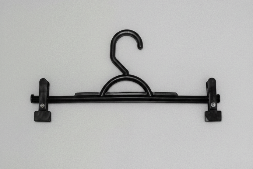 Cabide Saia com Presilha Preto